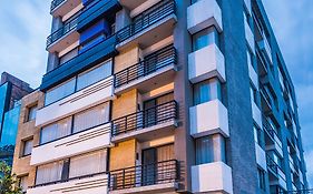 Viaggio Nueve Trez City Suites